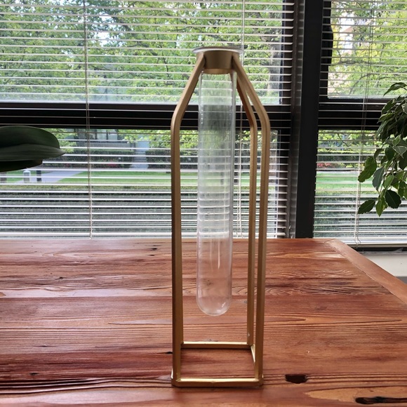 Modern Vase 🌺 - Picture 2 of 4